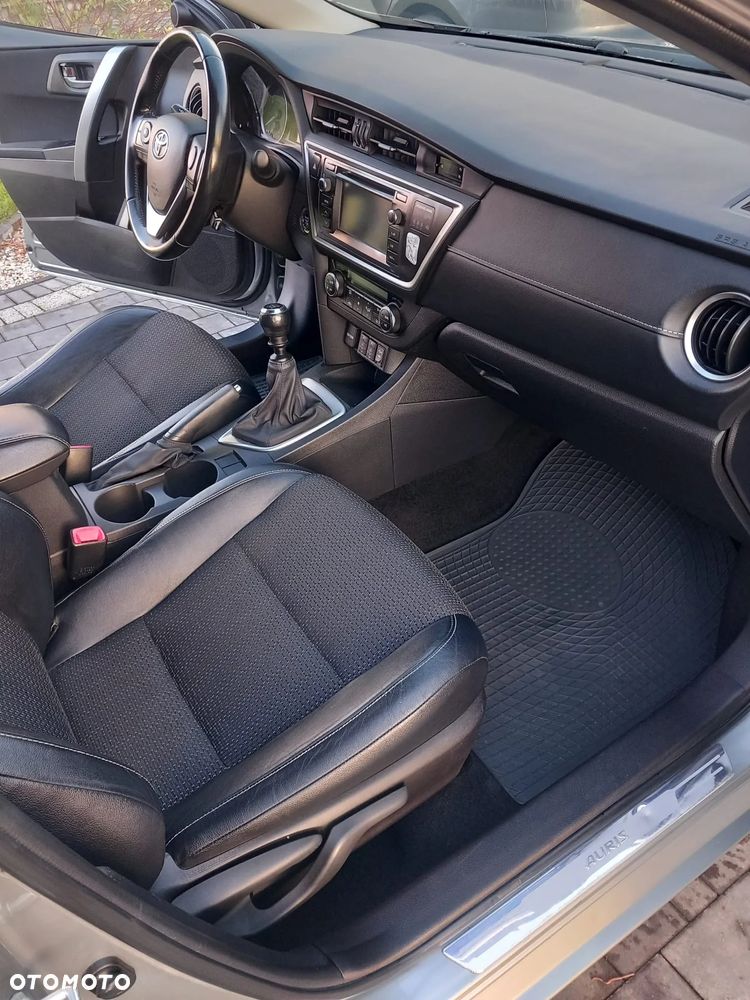 Toyota Auris 1.6 Prestige - 9