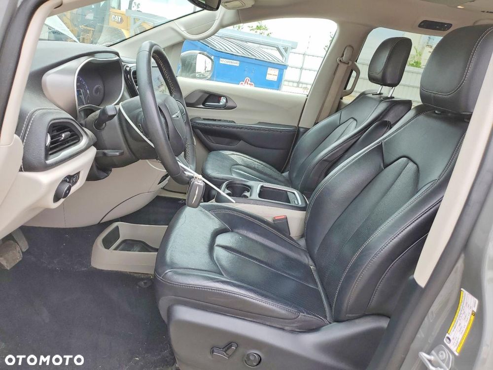 Chrysler Pacifica - 8