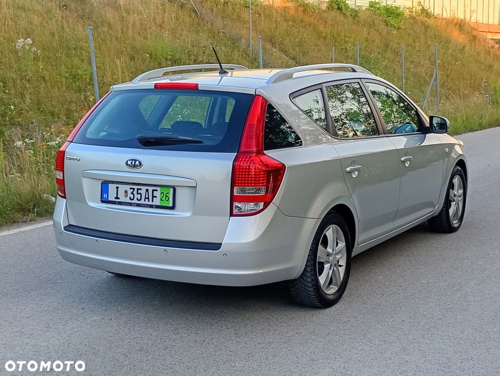 Kia Ceed - 10