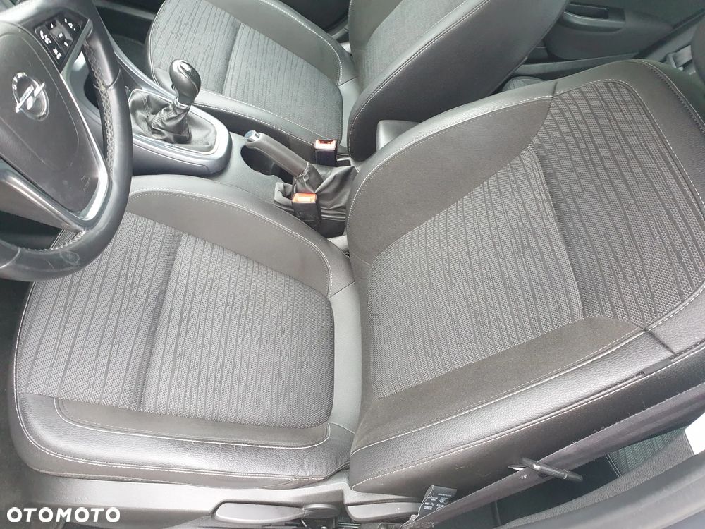 Opel Astra 1.4 Turbo 150 Jahre - 16