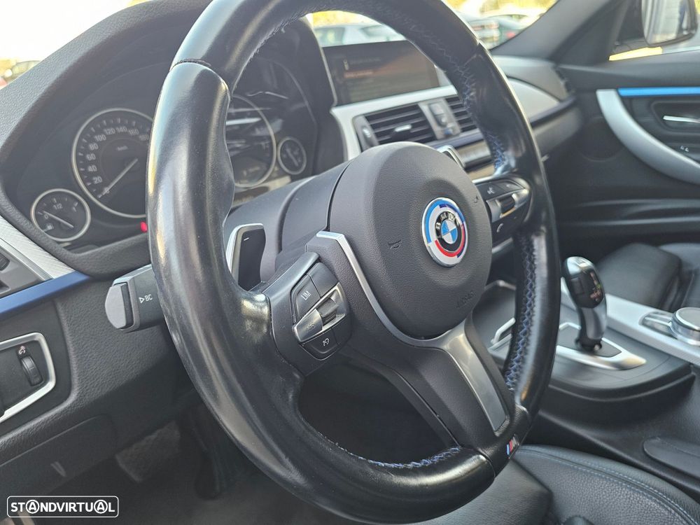 BMW 320 i Touring Pack Desportivo M - 10