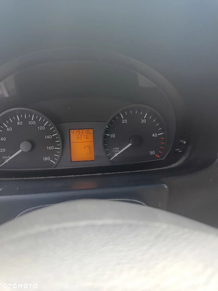 Mercedes-Benz Sprinter - 11