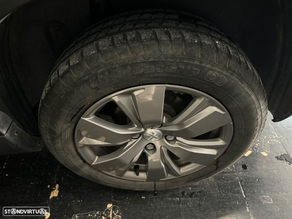 Peugeot 2008 1.5 BlueHDi Signature - 15