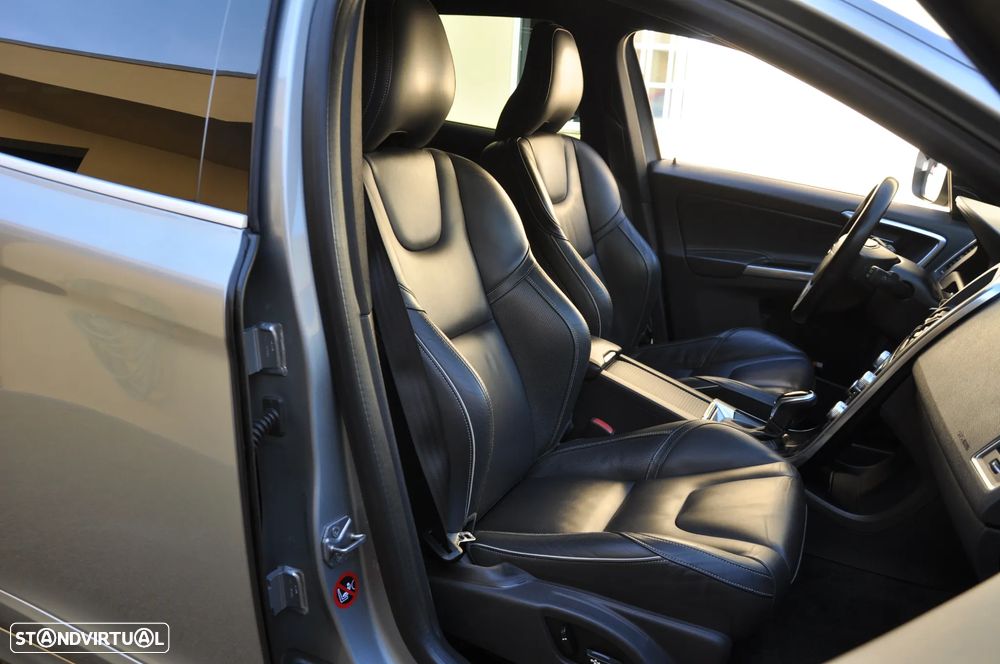 Volvo XC 60 2.0 D4 R-Design Summum Geartronic - 28
