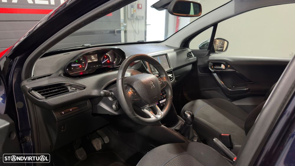 Peugeot 208 1.2 PureTech Signature - 12