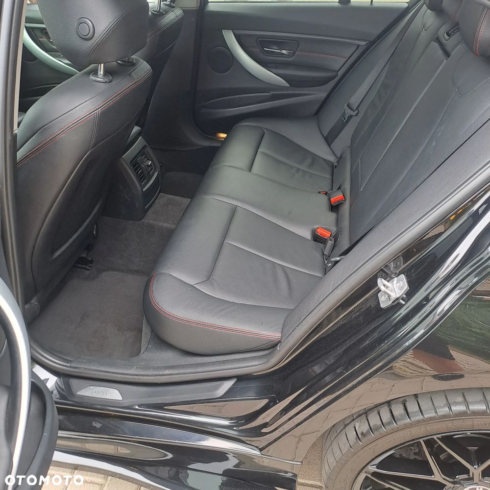 BMW Seria 3 320i Sport Line - 11