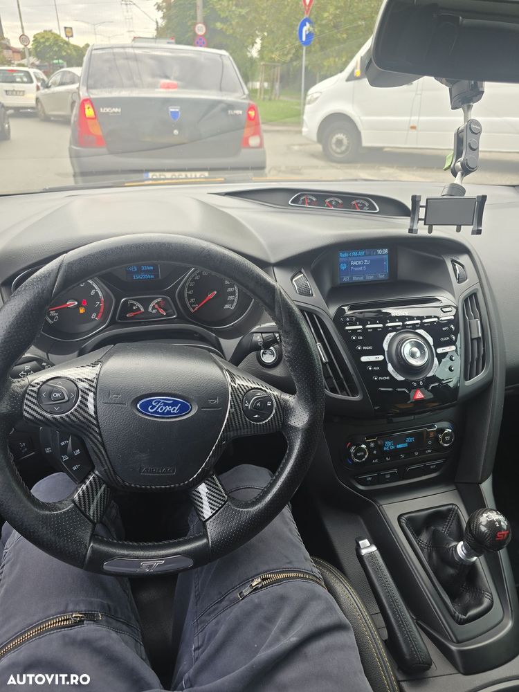 Ford Focus 2.0 Ecoboost ST - 23