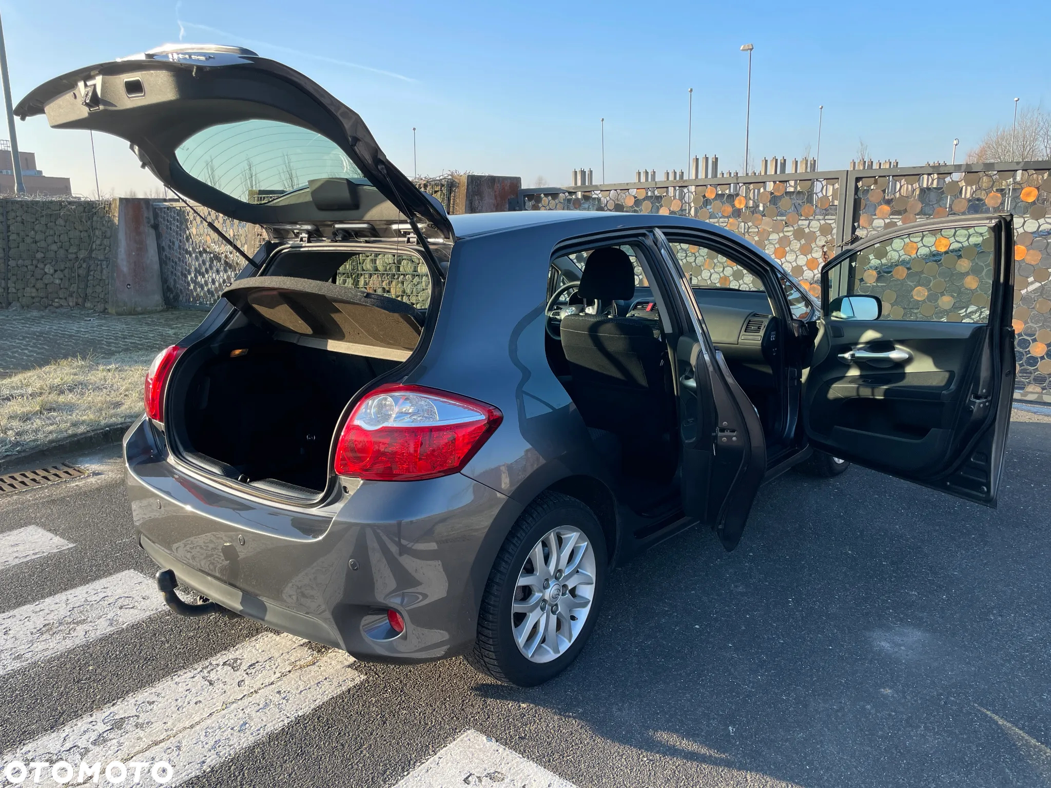 Toyota Auris 1.6 Premium + - 18