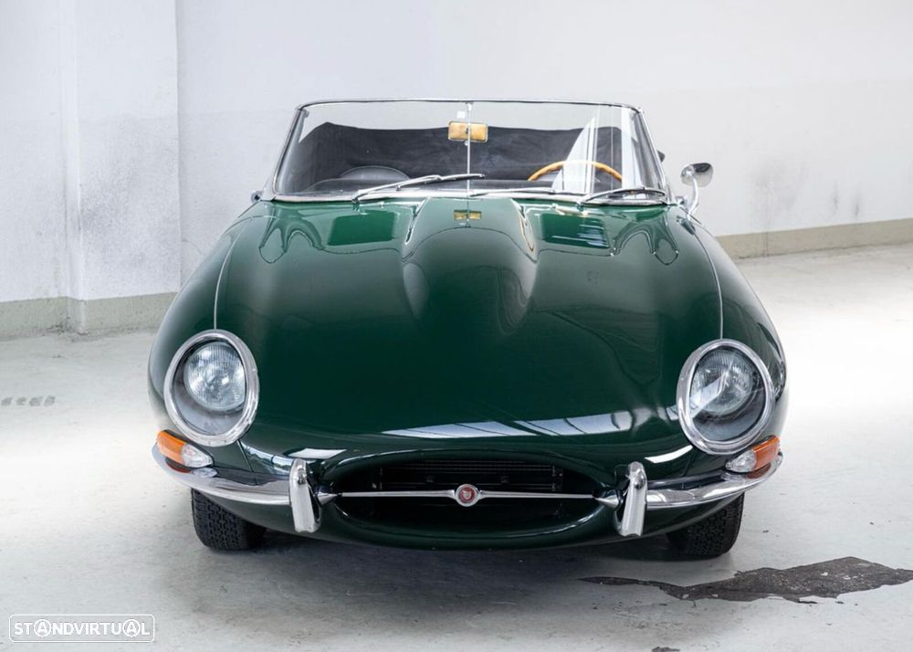 Jaguar E-Type - 10