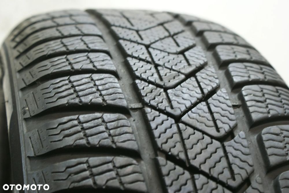 205/50R17 PIRELLI SOTTOZERO 3 WINTER , 6,5mm (A 8851) - 2