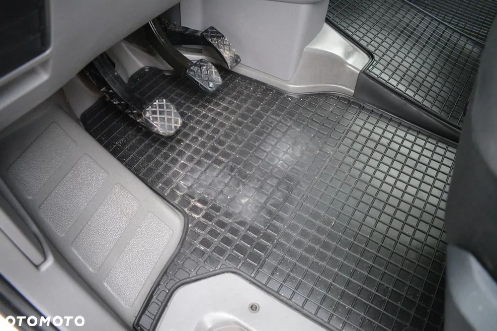 Volkswagen CRAFTER II brygadówka - 24