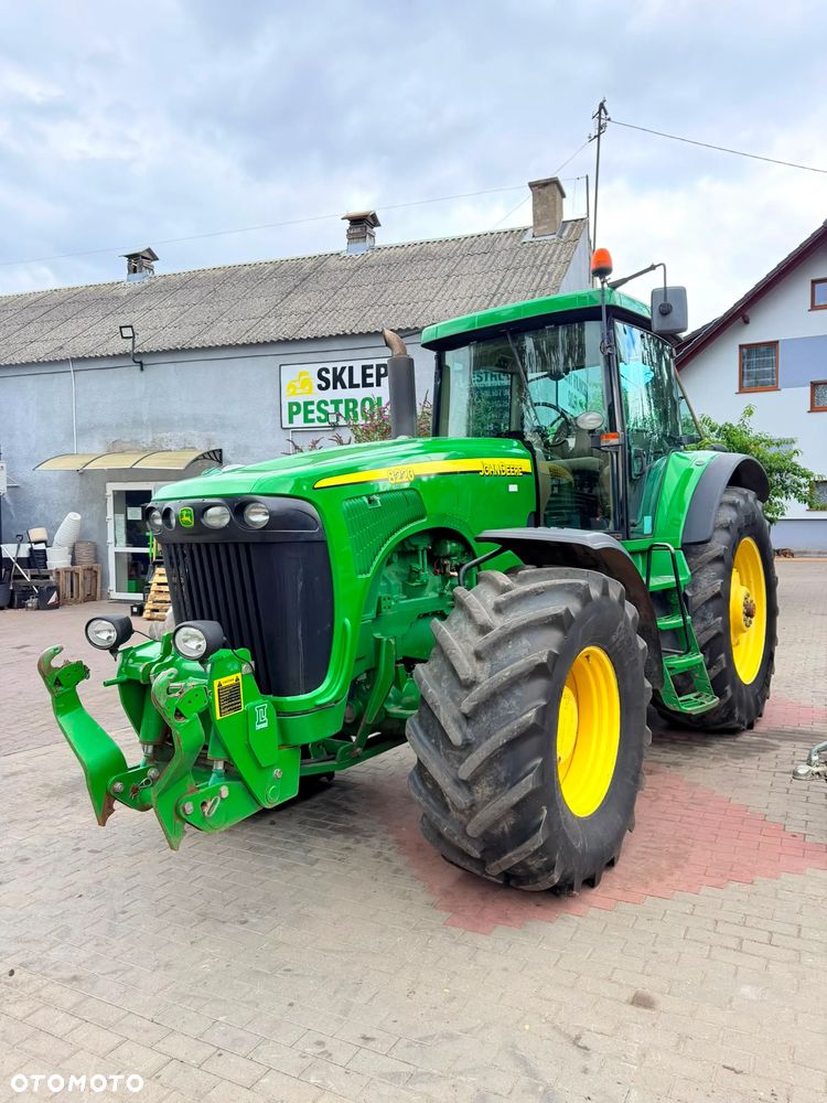 John Deere 8220 - 8