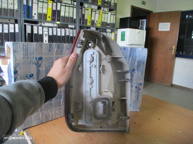 Farol Tras STOP2332 OPEL ZAFIRA 2003 DRT YORKA OPEL ZAFIRA A 2004 2.2Dti 117Cv 5P CINZA DRT YORKA OPEL ZAFIRA A 2003 2.2DTI 125CV 5P CINZA - 2