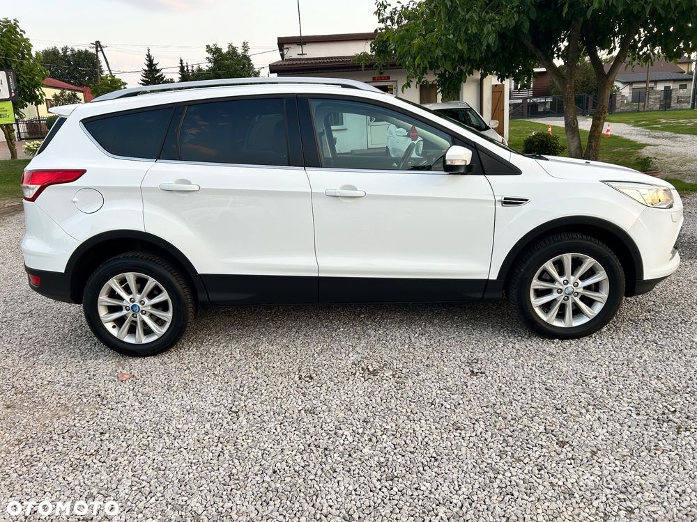 Ford Kuga 2.0 TDCi 2x4 Titanium - 4