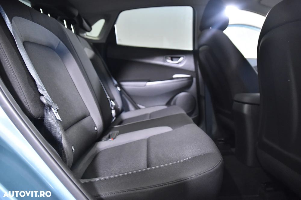 Hyundai KONA - 12