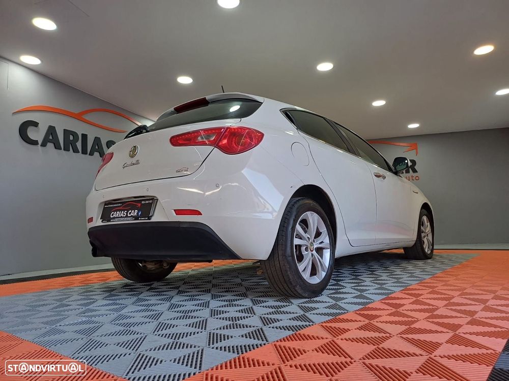 Alfa Romeo Giulietta 1.6 JTDm Distinctive - 8