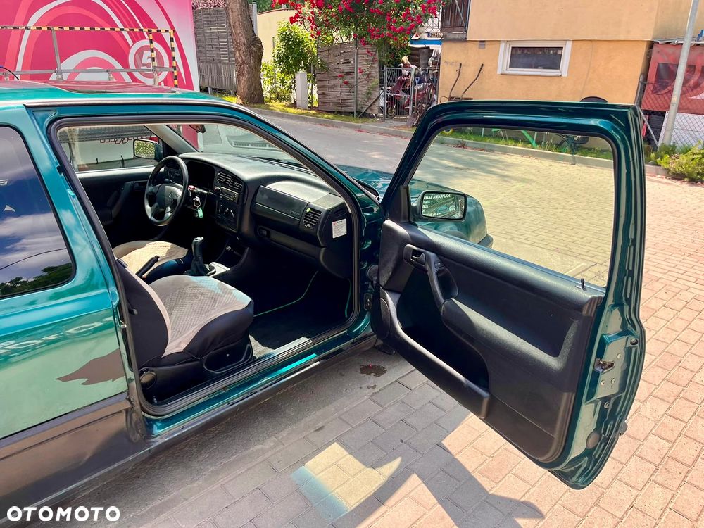 Volkswagen Golf 1.6 CL - 20
