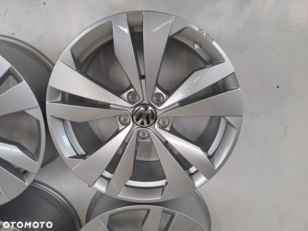 FELGI 5x112 7,5Jx18 CALI ET50 10A071498 VW TIGUAN TOURAN D3 D4 A TAKŻE Audi Seat Skoda DEMO Komplet - 5