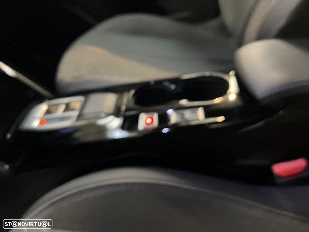 Peugeot 2008 1.2 Hybrid Allure e-DCS6 - 19