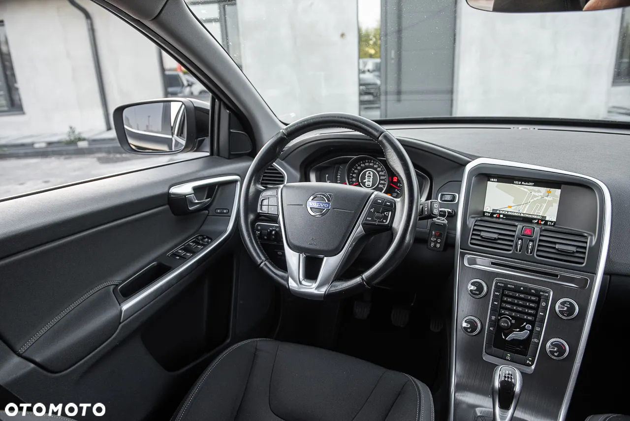 Volvo XC 60 D4 Momentum - 16