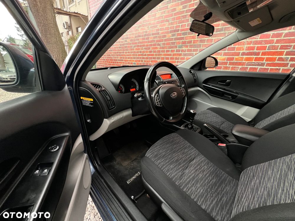 Kia Ceed - 8