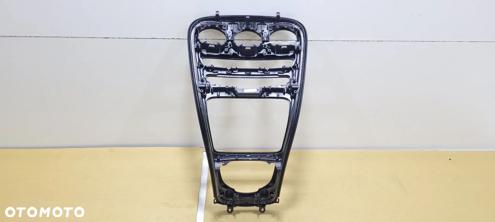 MERCEDES W205 DEKOR KONSOLA PANEL LED SRODKOWY CZARNY - 3