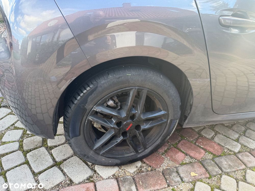 Peugeot 208 - 23