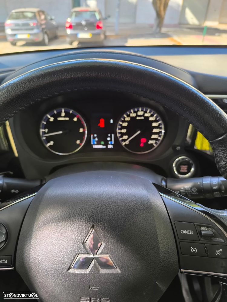 Mitsubishi Outlander 2.2 DI-D Instyle Navi - 9