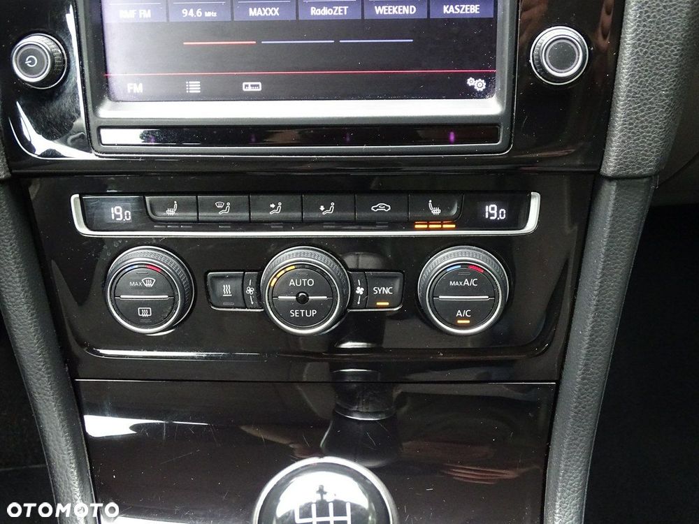 Volkswagen Golf - 25