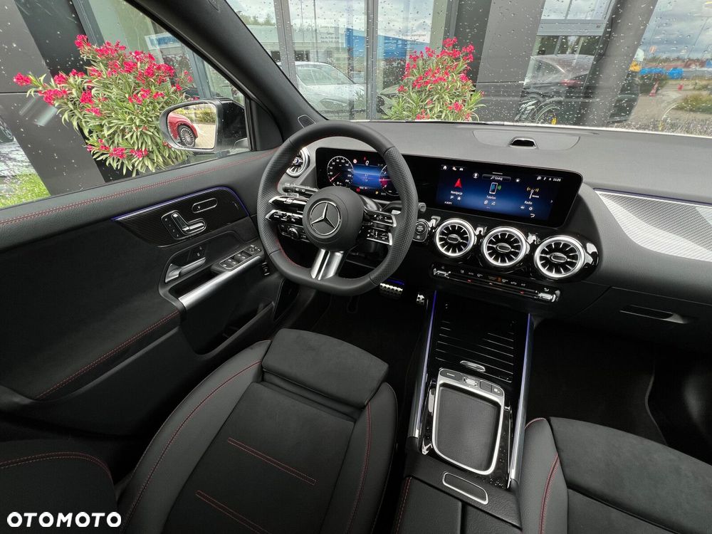 Mercedes-Benz GLA - 13