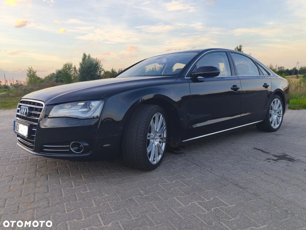 Audi A8 2011 photo 2
