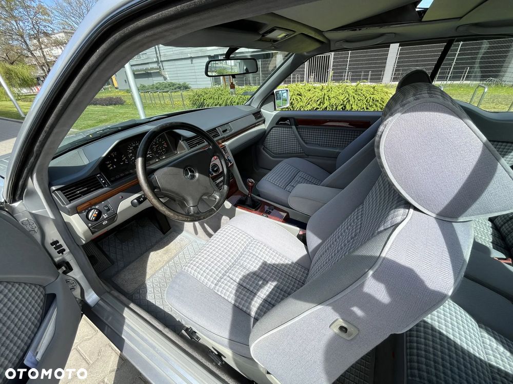 Mercedes-Benz W124 (1984-1993) - 26