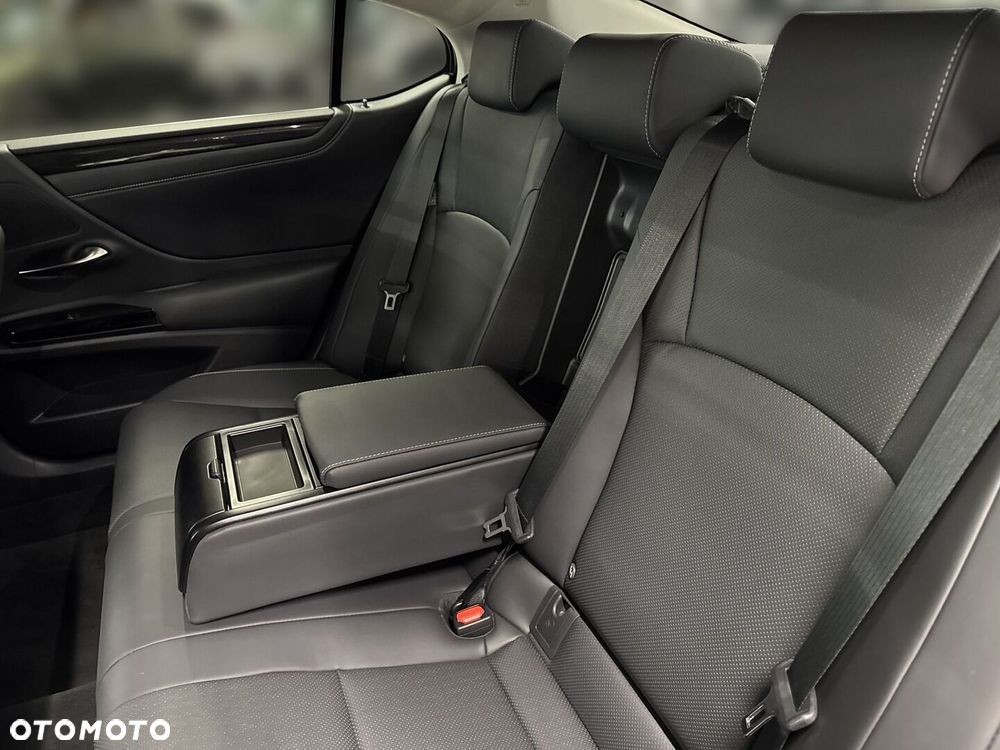 Lexus ES 300h Business Edition - 11