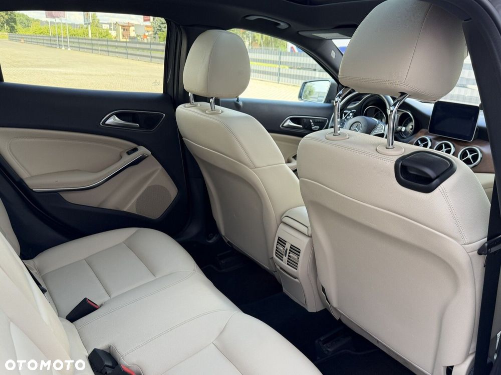 Mercedes-Benz GLA 250 4-Matic - 23