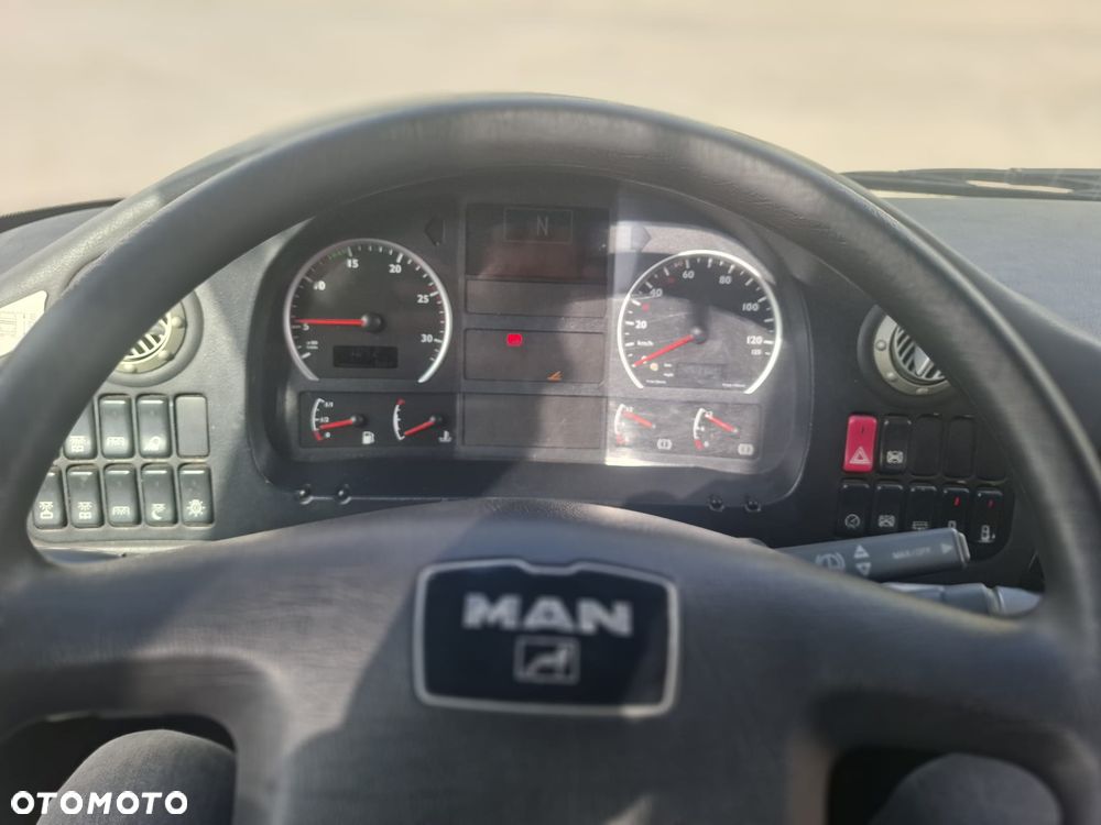 MAN LION'S COACH - 34
