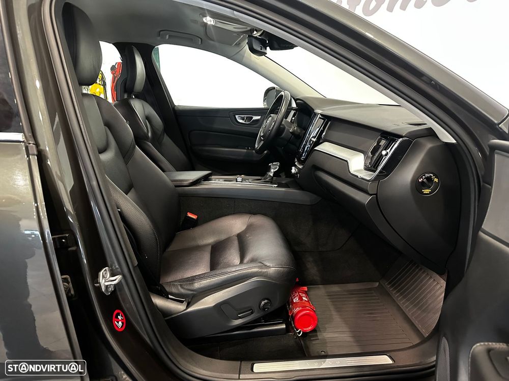 Volvo XC 60 2.0 D4 Momentum AWD Geartronic - 28