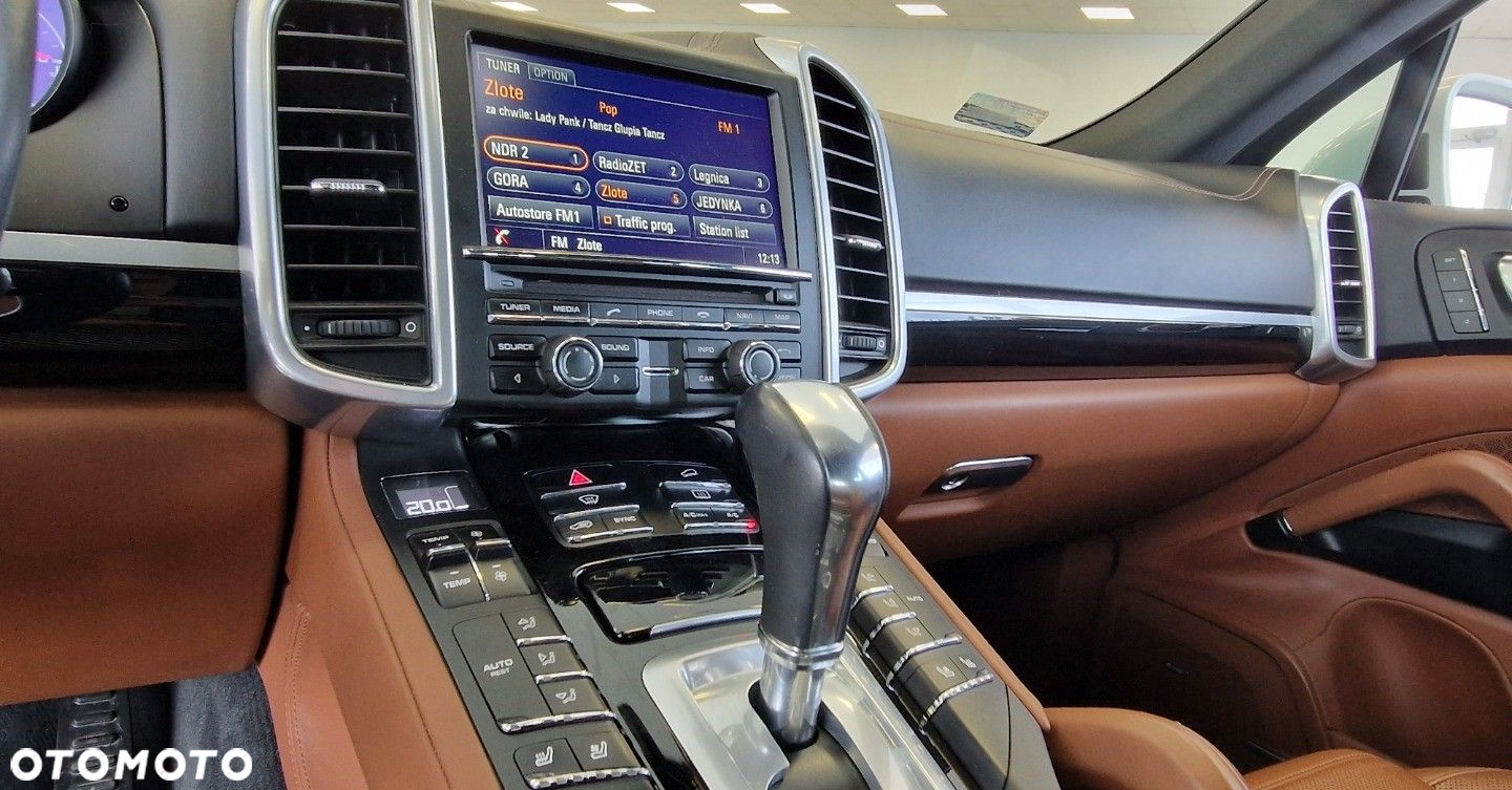 Porsche Cayenne - 23