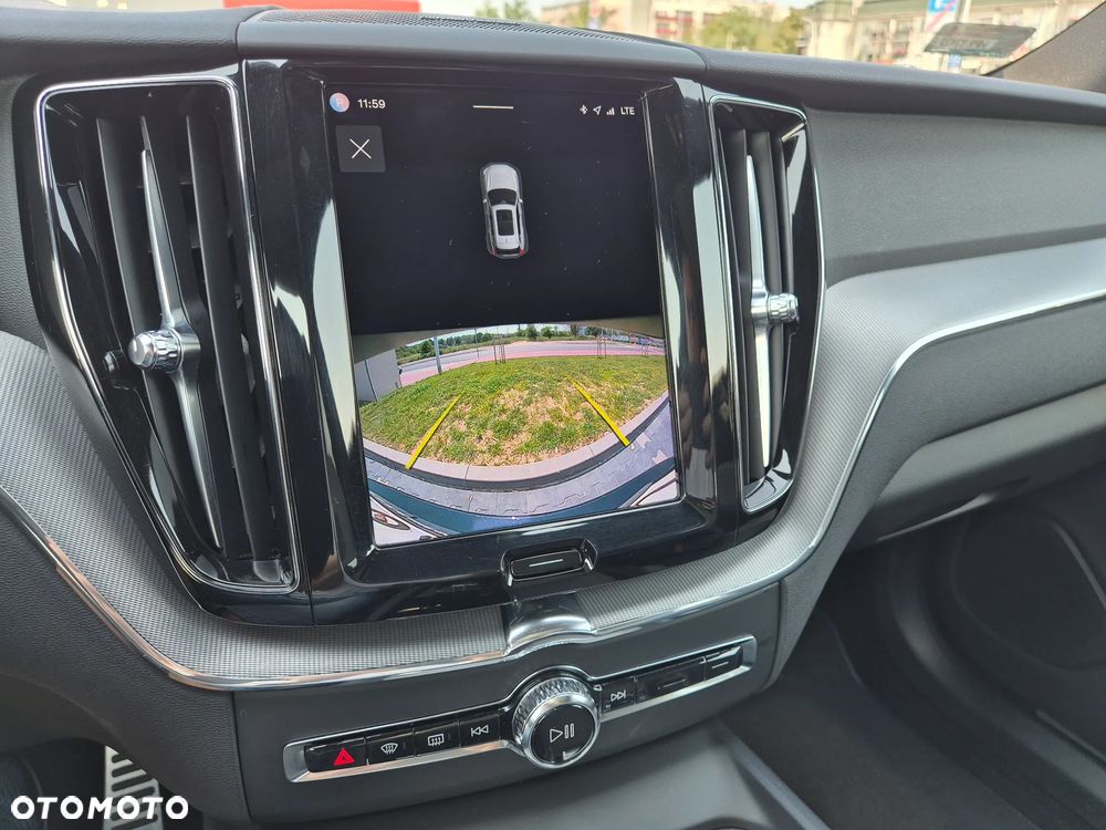 Volvo XC 60 T8 Plug-In Hybrid AWD R-Design - 18