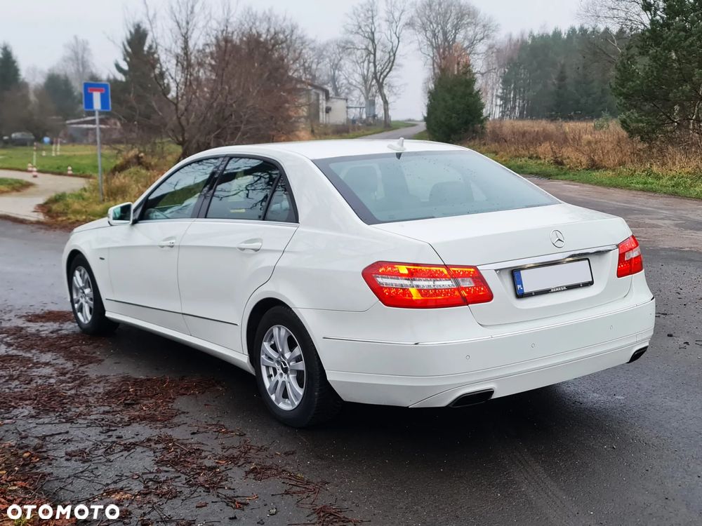 Mercedes-Benz Klasa E 200 CGI BlueEFFICIENCY 7G-TRONIC Avantgarde - 4
