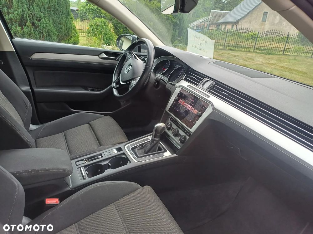 Volkswagen Passat 2.0 TDI SCR DSG Comfortline - 19