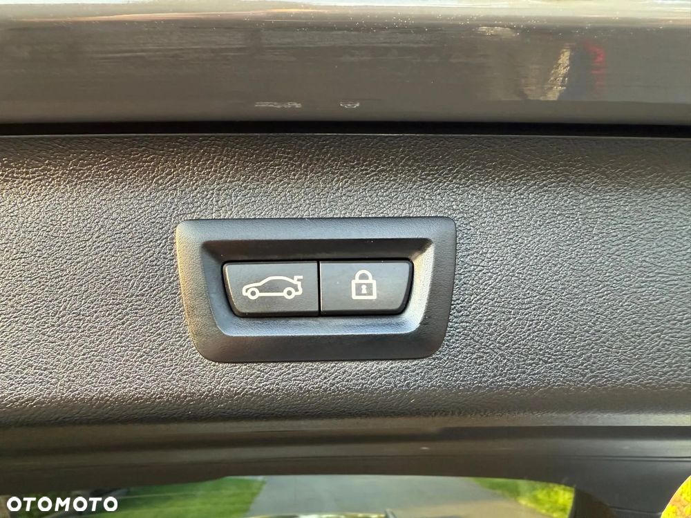 BMW Seria 5 520d M Sport Edition - 16