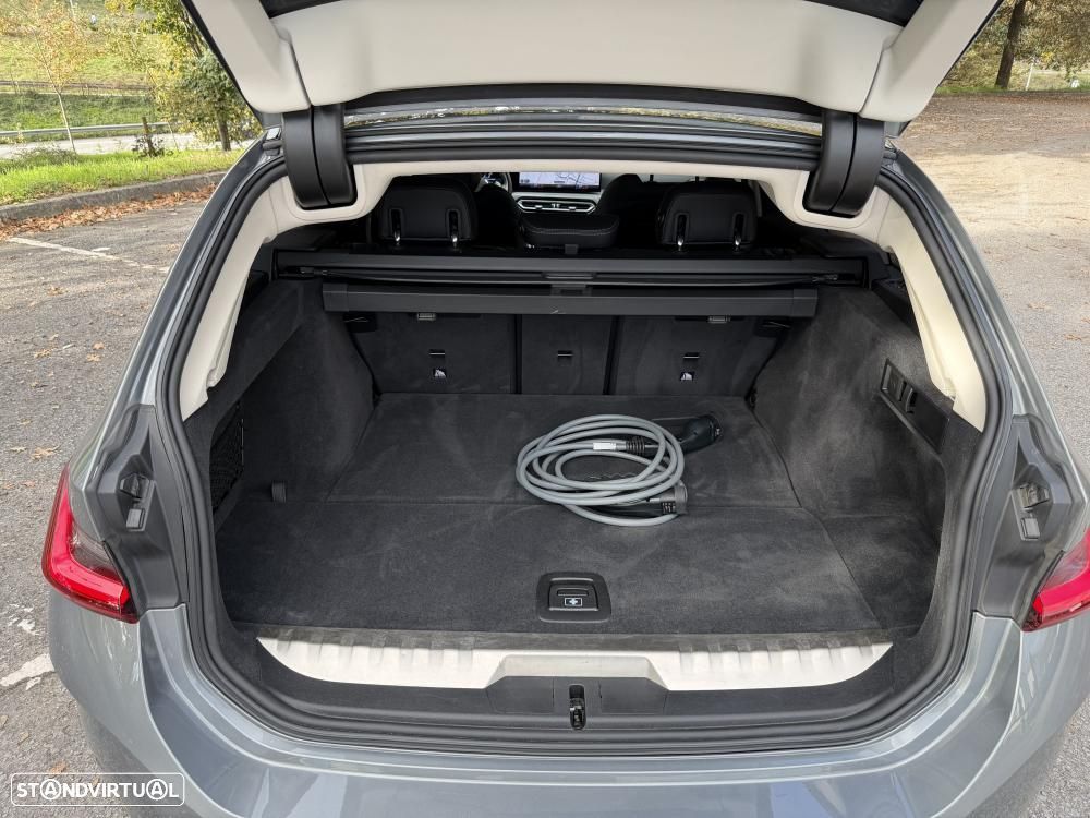 BMW 320 e Touring Aut. Luxury Line - 30