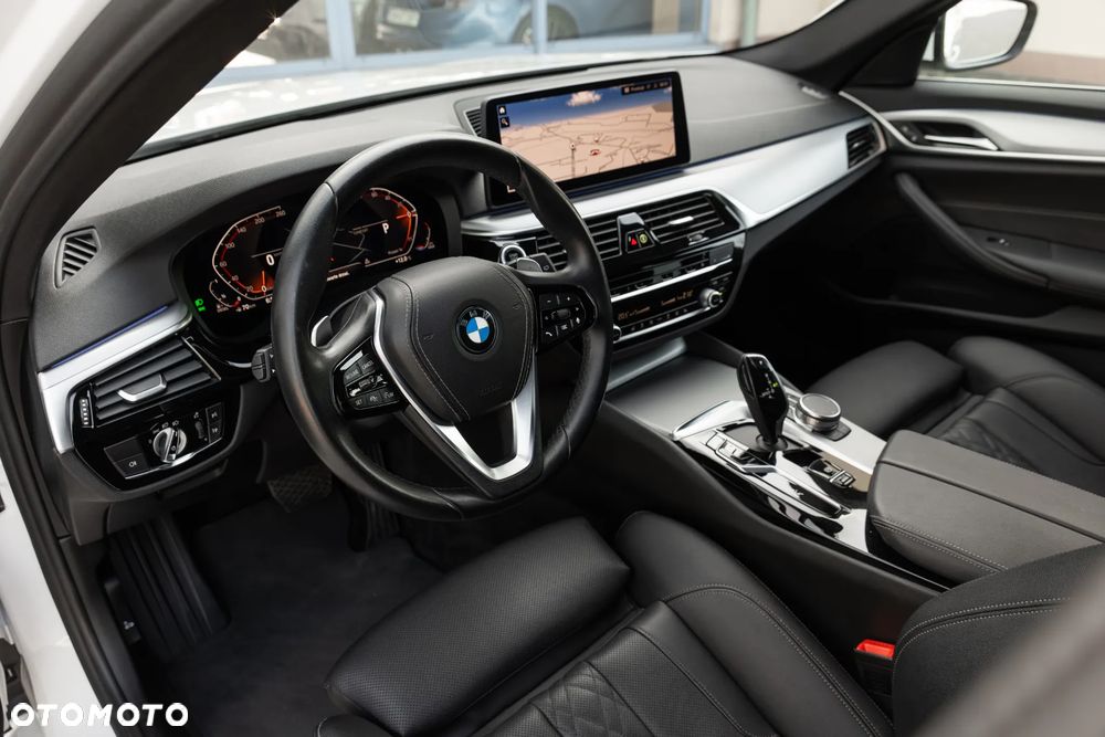 BMW Seria 5 520d xDrive Sport - 16