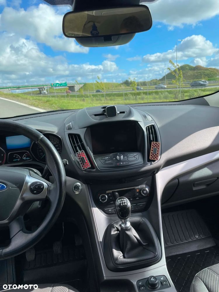 Ford Kuga - 12