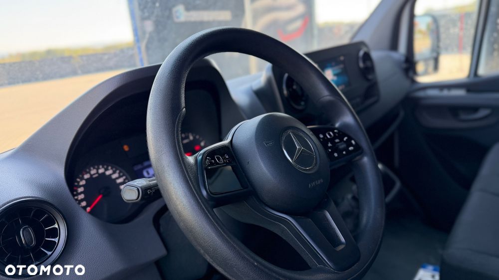 Mercedes-Benz Sprinter - 16