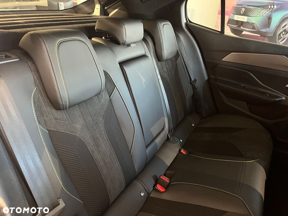 Peugeot 408 - 8