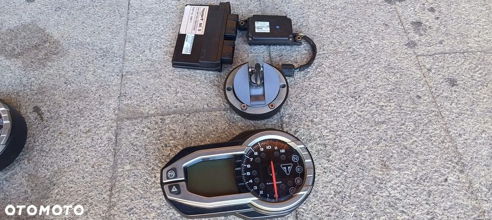 TRIUMPH TIGER 800XC KOŁO FELGA PRZÓD  KIEROWNICA HALOGENY CHŁODNICA SZYBA LICZNIK ZEGARY XRT - 7