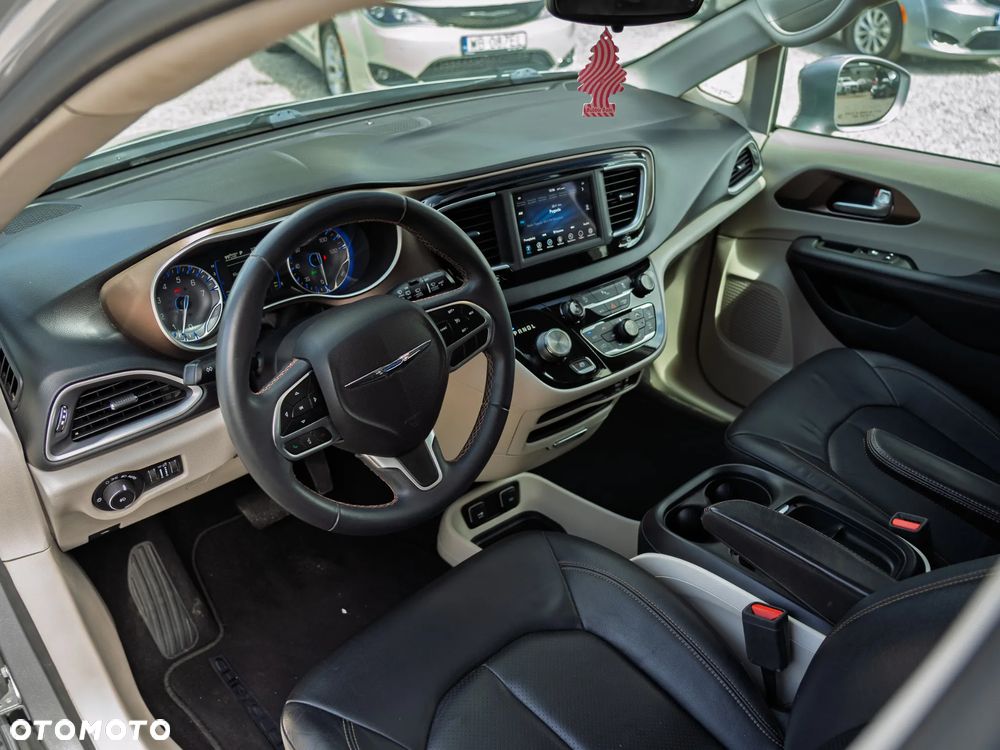 Chrysler Pacifica - 10