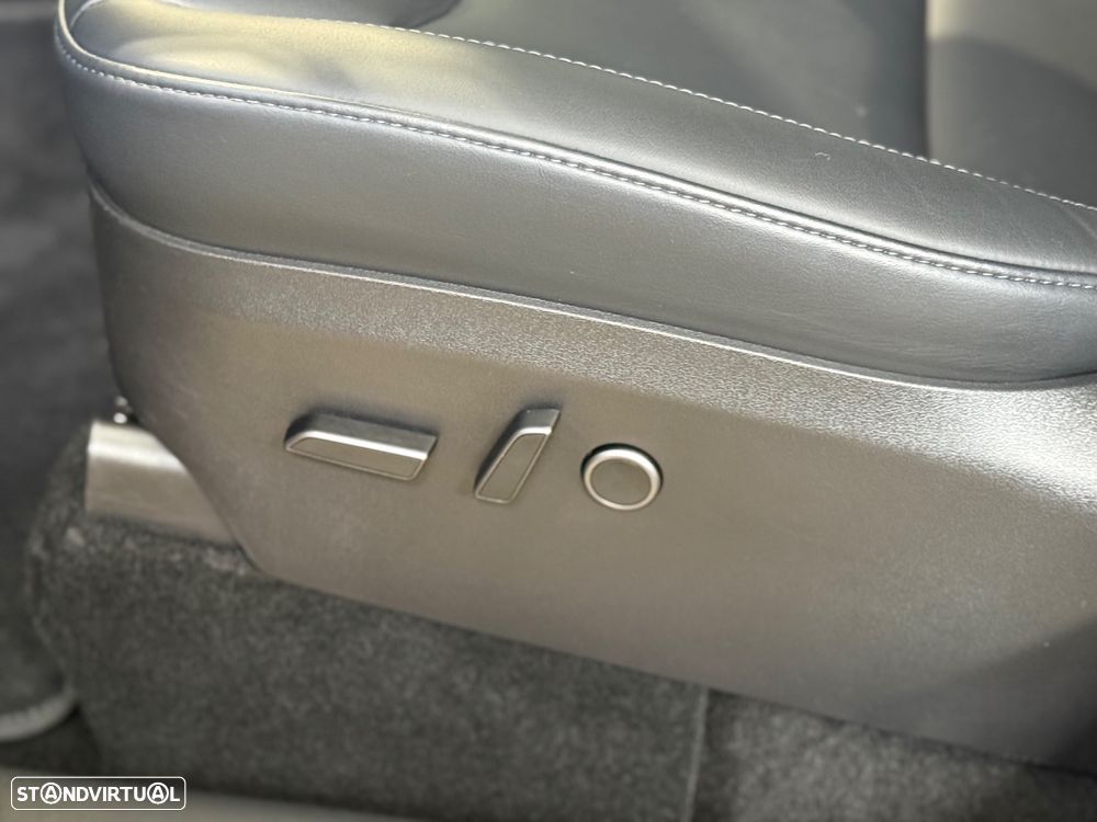 Tesla Model Y Performance Dual Motor AWD - 22