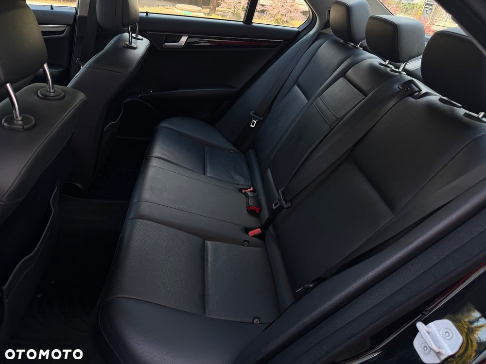 Mercedes-Benz Klasa C 220 CDI DPF Automatik Avantgarde - 20
